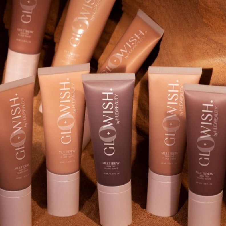 علامة Glowish من هدى بيوتي تطلق منتجها الأول Multidew Skin tint