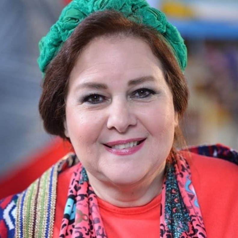 دلال عبدالعزيز