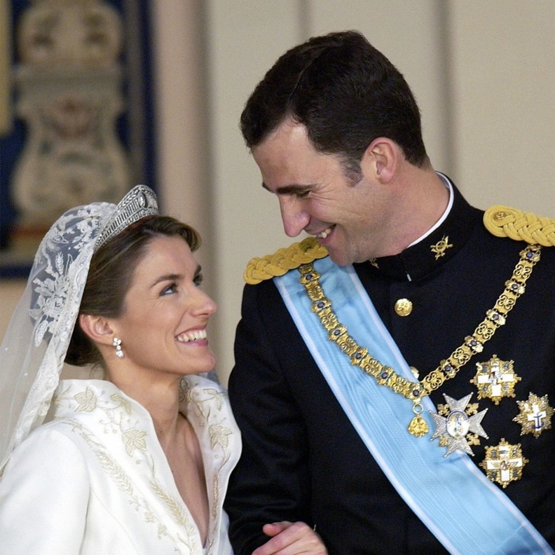 فستان زفاف الملكة ليتيزيا الأكثر تكلفة في تاريخ حفلات الزفاف الملكية