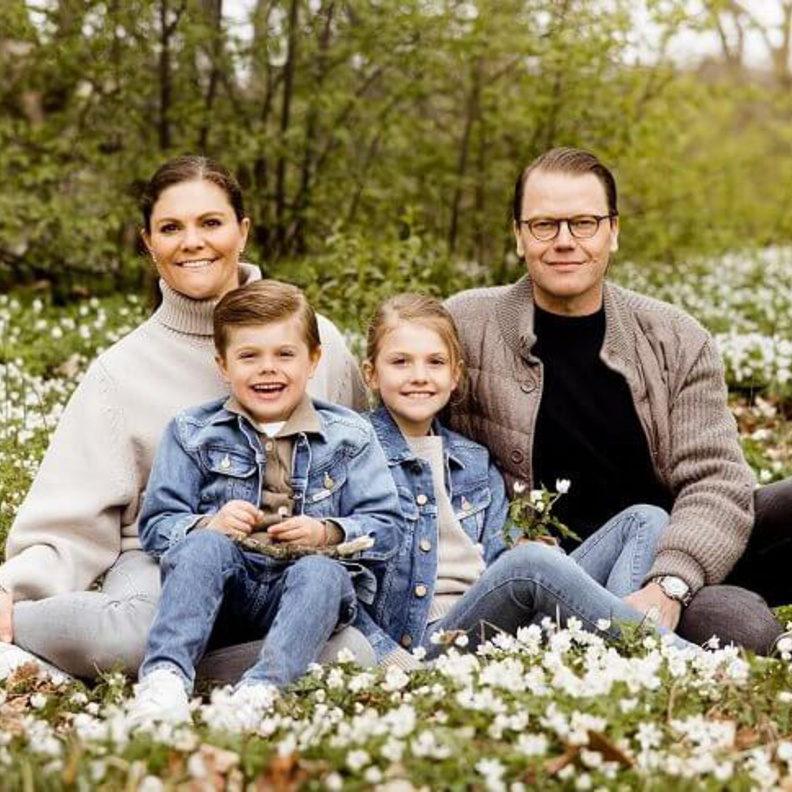 شاهد أحدث الصور الرسمية لعائلة ولية عهد السويد