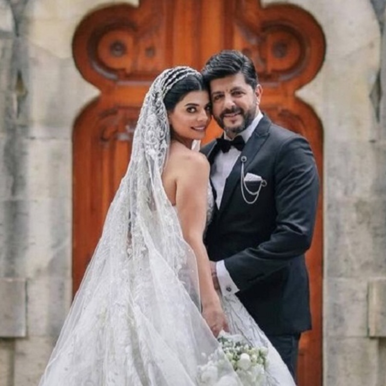 طوني عيسى وزوجته