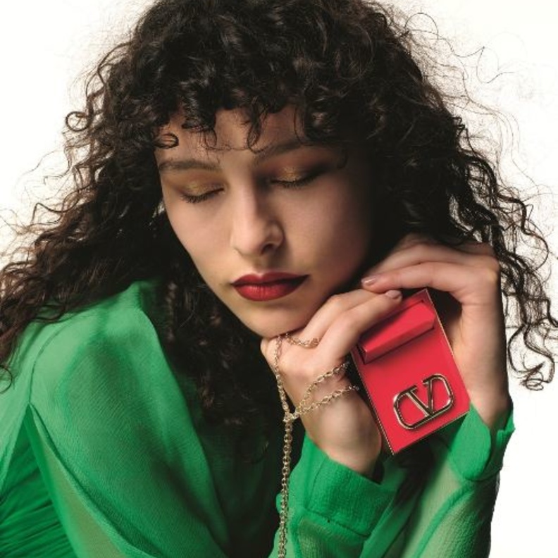 Valentino تجسد حلم الجمال بمجموعتها الجديدة من مكياج الأزياء الراقية