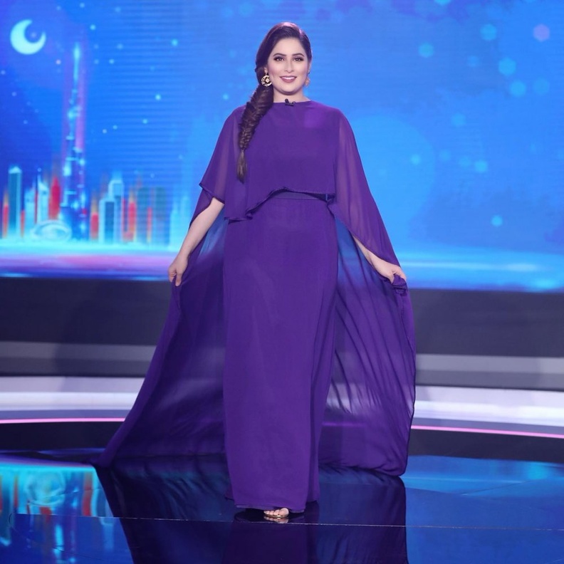 موديلات فساتين سهرة محتشمة مستوحاة من اطلالات رؤى الصبان