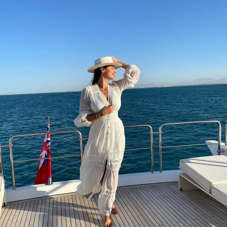 اجازات النجمات على البحر 2021