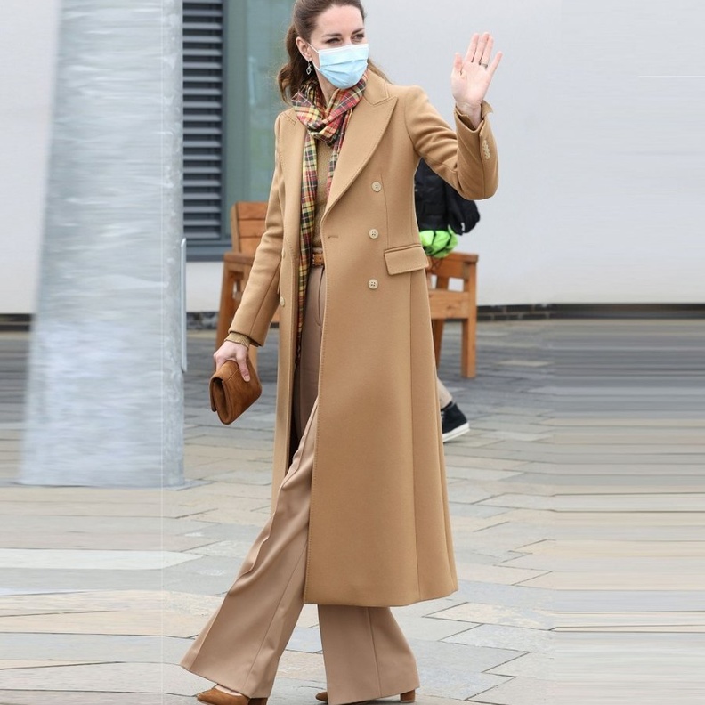 اطلالة كيت ميدلتون كلاسيكية بالالوان الترابية