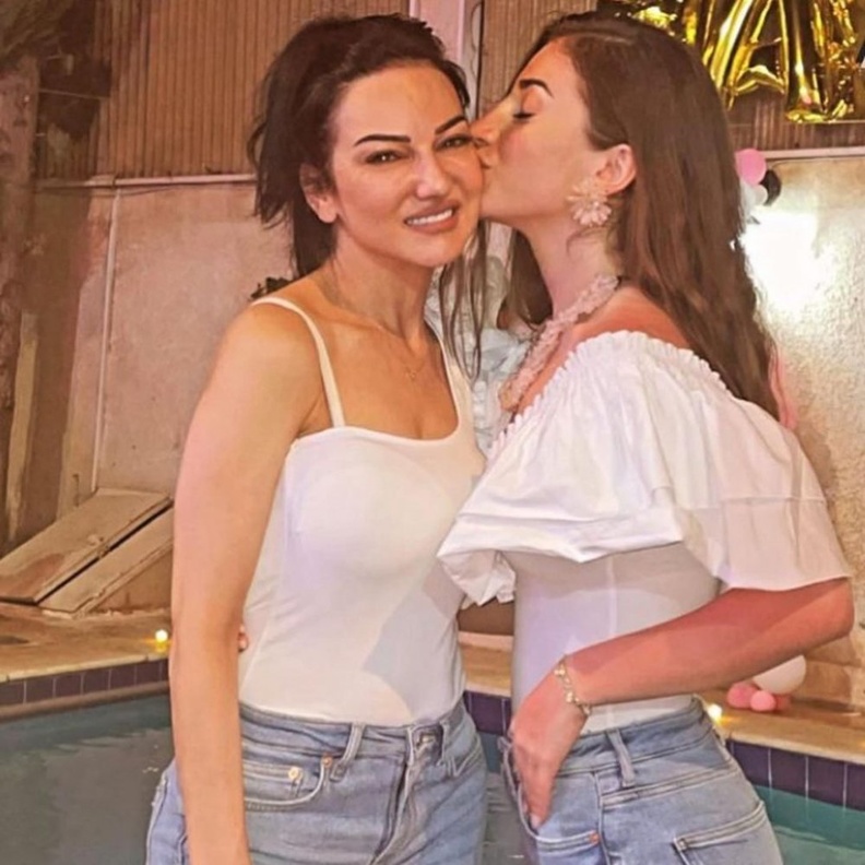 صفاء سلطان وابنتها