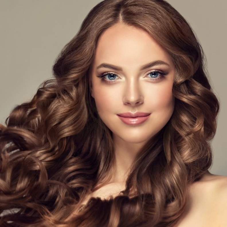  3 خلطات طبيعية من جوز الهند لحل جميع مشاكل الشعر في الصيف