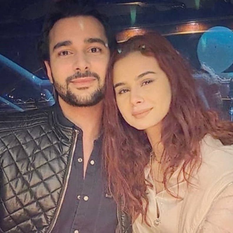 منة عرفة وخطيبها