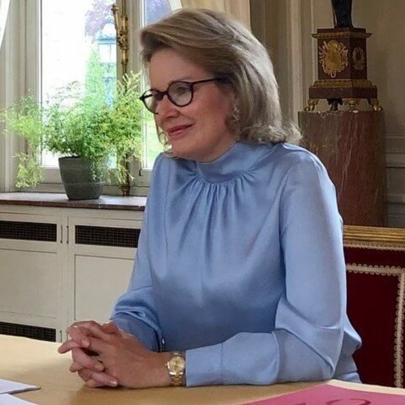 ملكة بلجيكا تلتقي بالفائزين في التصفيات النهائية لمسابقة بلجيكية للبيانو