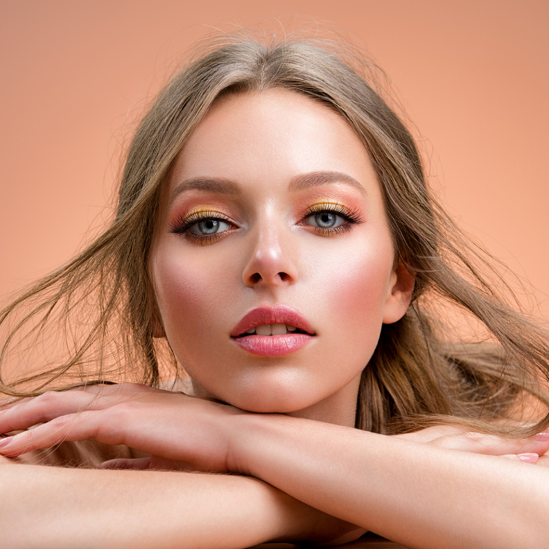  مكياج صيفي يناسب البشرة البيضاء