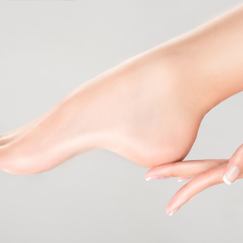 نصائح جمالية للعناية بالقدمين في فصل الصيف