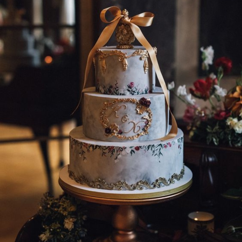  ثيم زفاف فخم وملكي للعروس بثيم العالم القديم