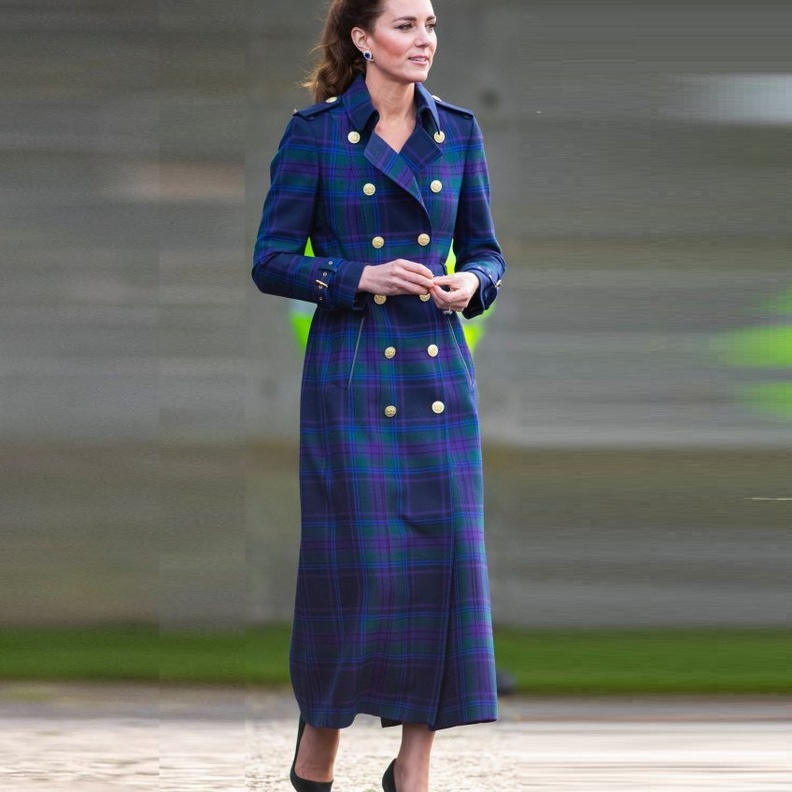 اطلالات كيت ميدلتون بالمعطف الكارو من توقيع دار Holland Cooper