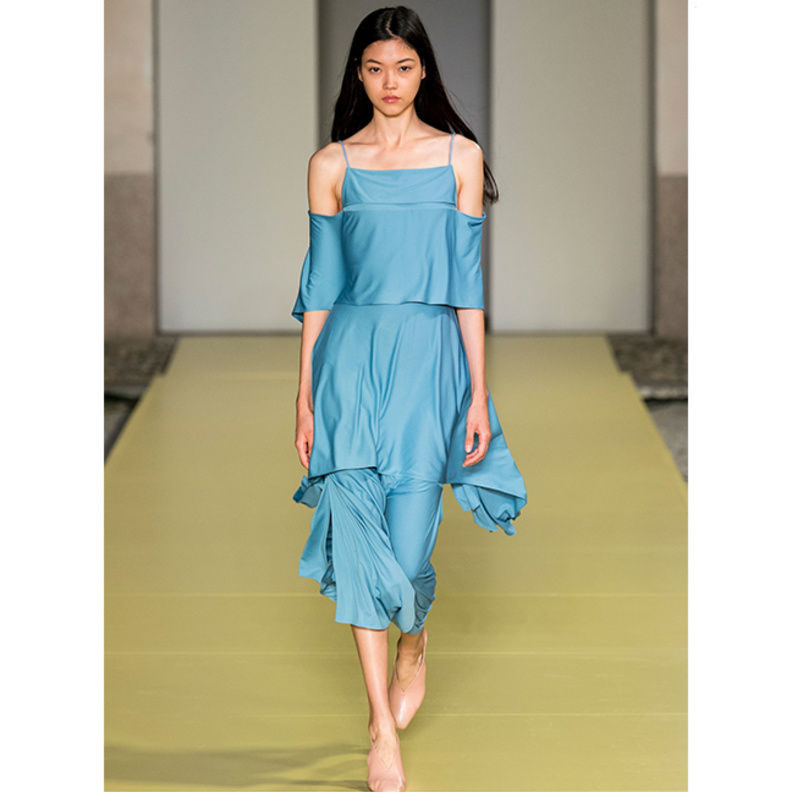 موديلات فساتين صيفية جذابة باللون الازرق  لصيف 2021 من Salvatore Ferragamo
