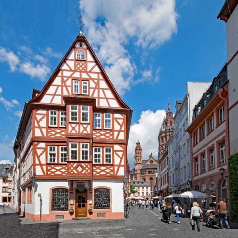  سحر المدينة القديمة في ماينز ألمانيا بواسطة lapping