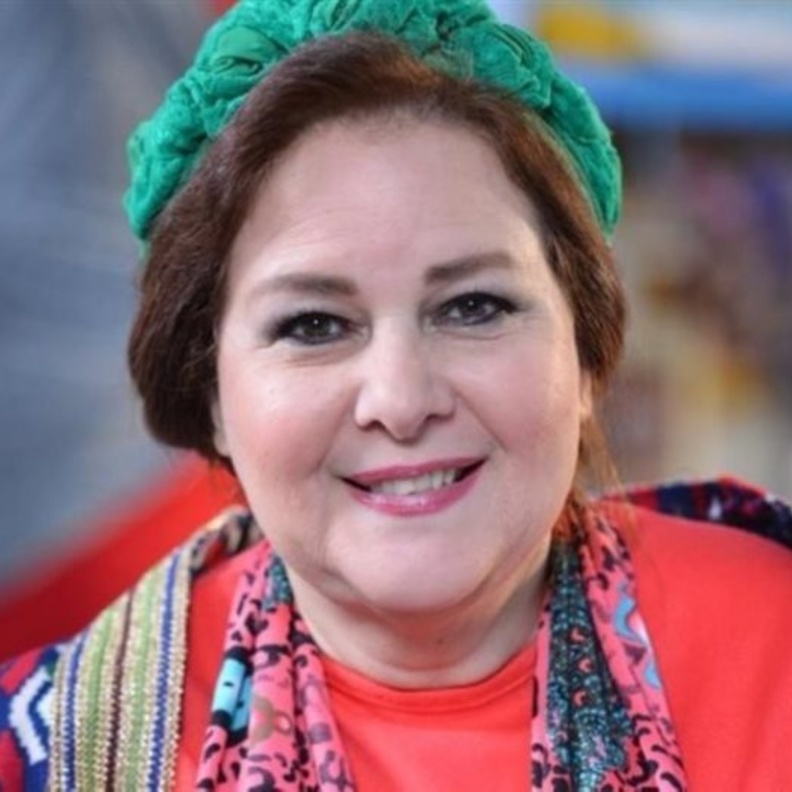 دلال عبدالعزيز