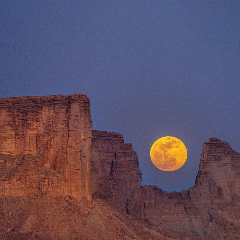 صورة ساحرة للقمر من المصور السعودي ناصر سعد