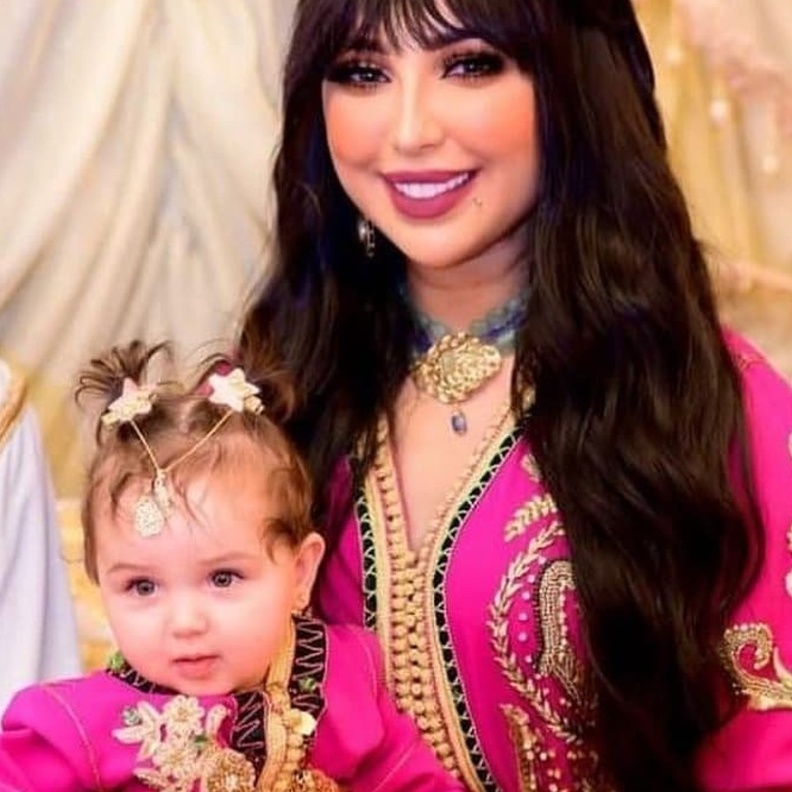 دنيا بطمة وابنتها ليلى روز