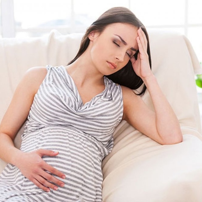 ما هي أعراض الجفاف عند الحامل وهل الوحام يسبب الجفاف
