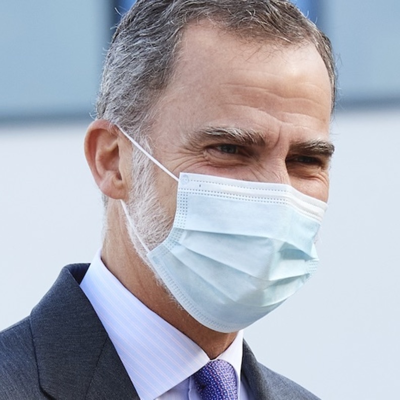 ملك إسبانيا يتلقى جرعته الأولى من لقاح كورونا