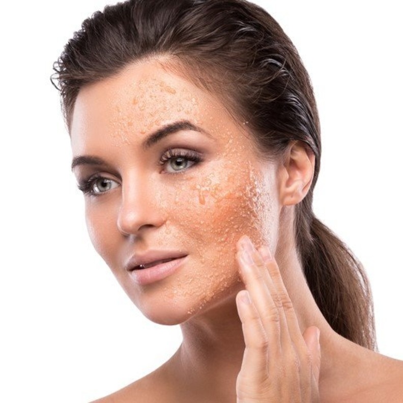  طريقة تقشير البشرة الدهنية بالسكر