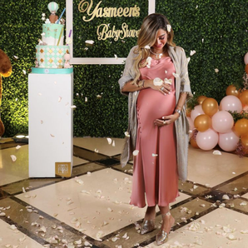 صور أزياء حوامل راقية مستوحاة من إطلالات المدونة ياسمين دخيل