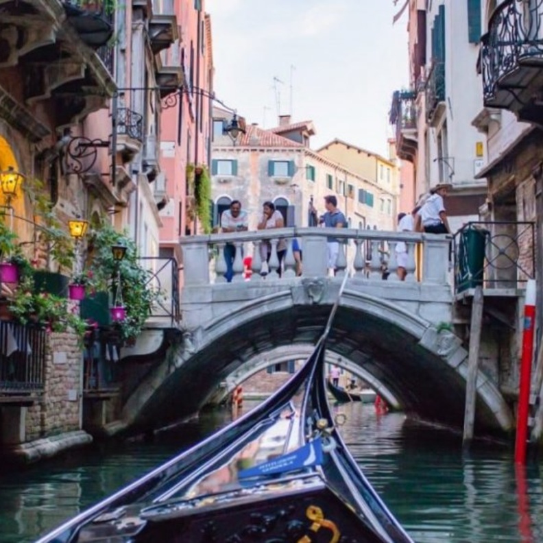  لا حجر صحيا للقادمين من الامارات الى ايطاليا