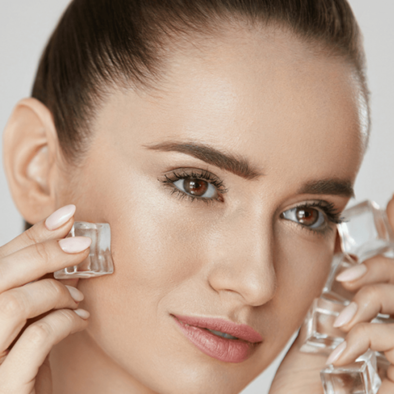 مكعبات الثلج على البشرة تعمل على تحسين الدورة الدموية في الصيف