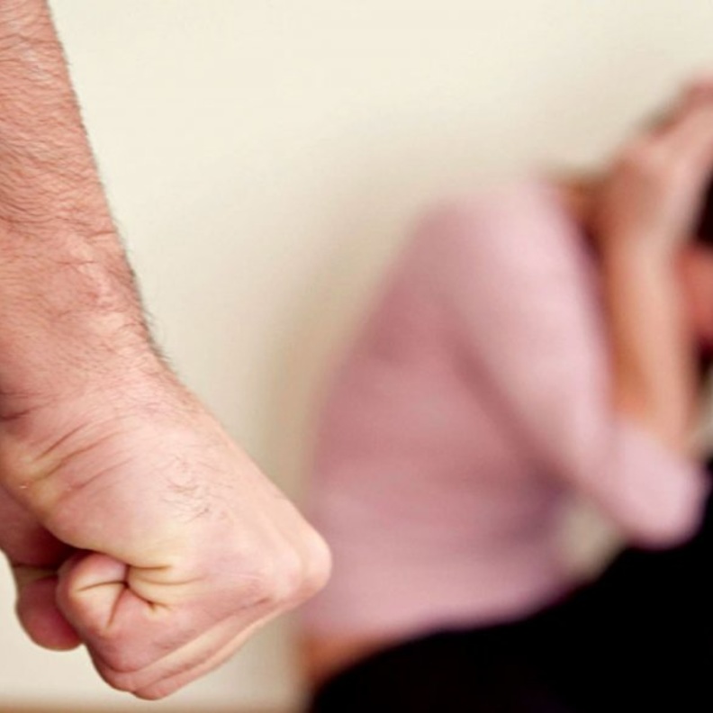 كيفية التعامل مع الزوج العدواني وما هي أسباب عدوانيته