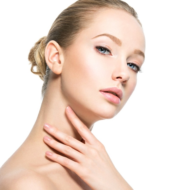 نصائح جمالية للعناية بمنطقة الرقبة ومنع ترهلها