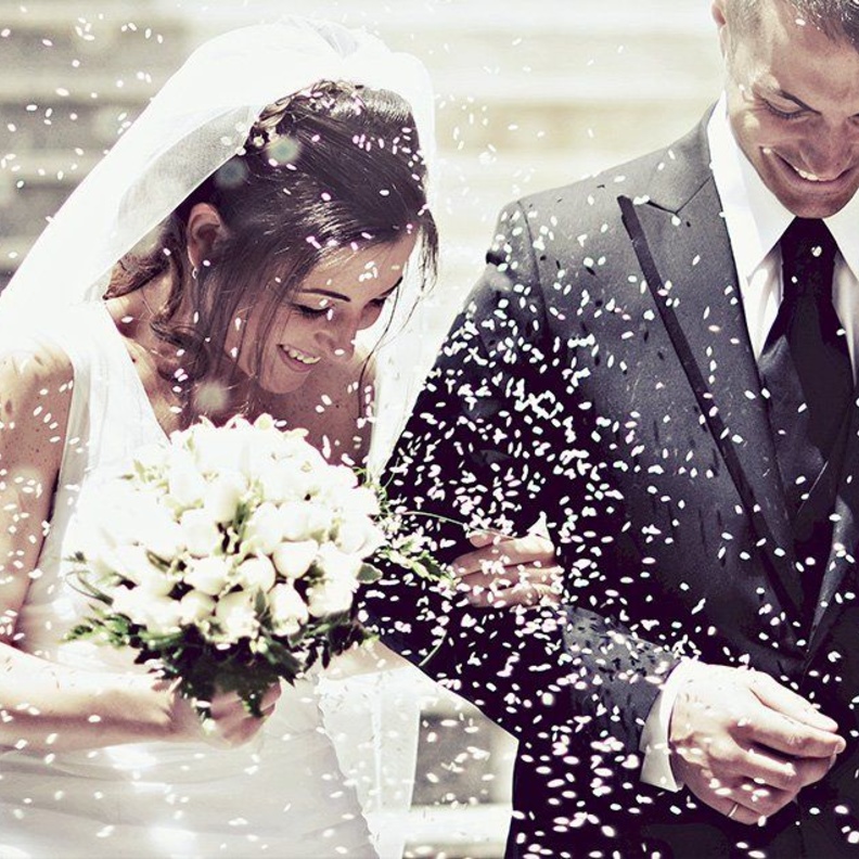 احرصي على فرض سياسة تجنب مناقشة الأخبار أو الموضوعات المثيرة للجدل في غرفة تبديل الملابس