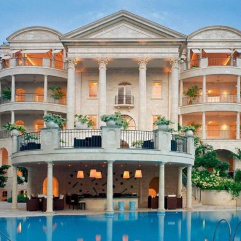 قصر ريهانا Rihanna في بيفرلي هيلز