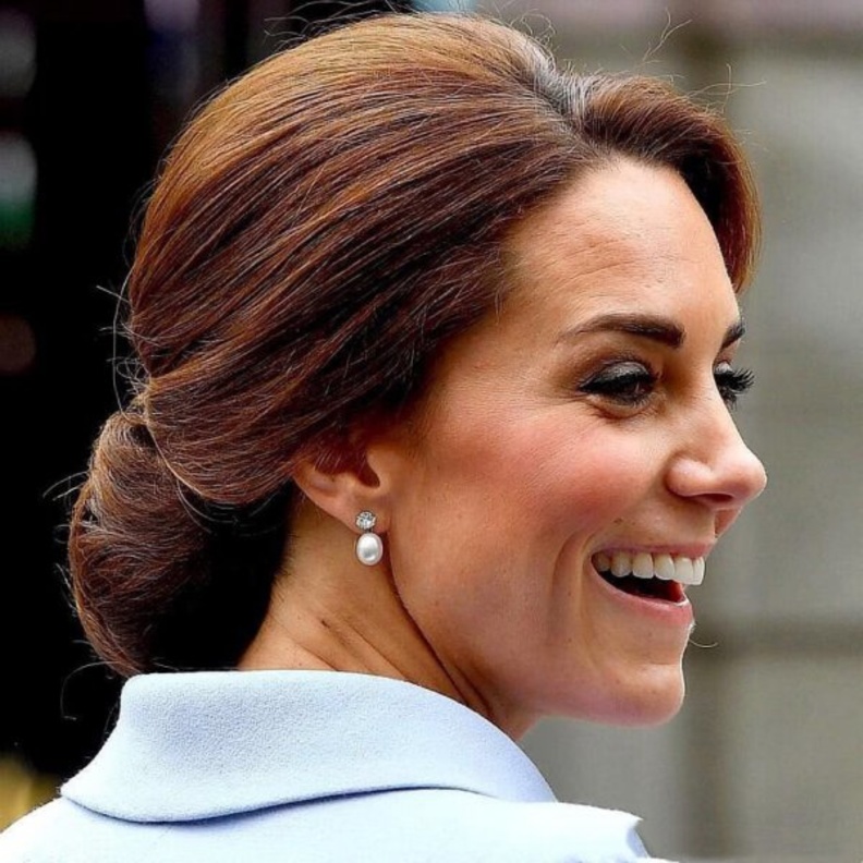  أجمل مجوهرات سيدات العائلة المالكة البريطانية المرصعة باللؤلؤ حجر شهر يونيو