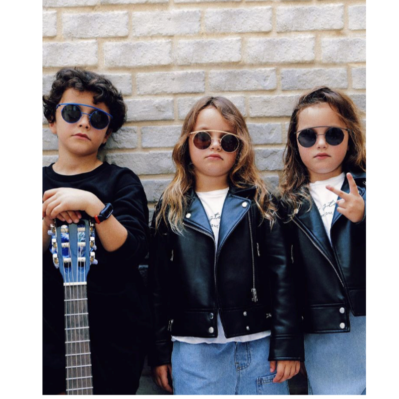 النظارات الريترو الشهيرة باتت متوفّرة أيضاً للصغار