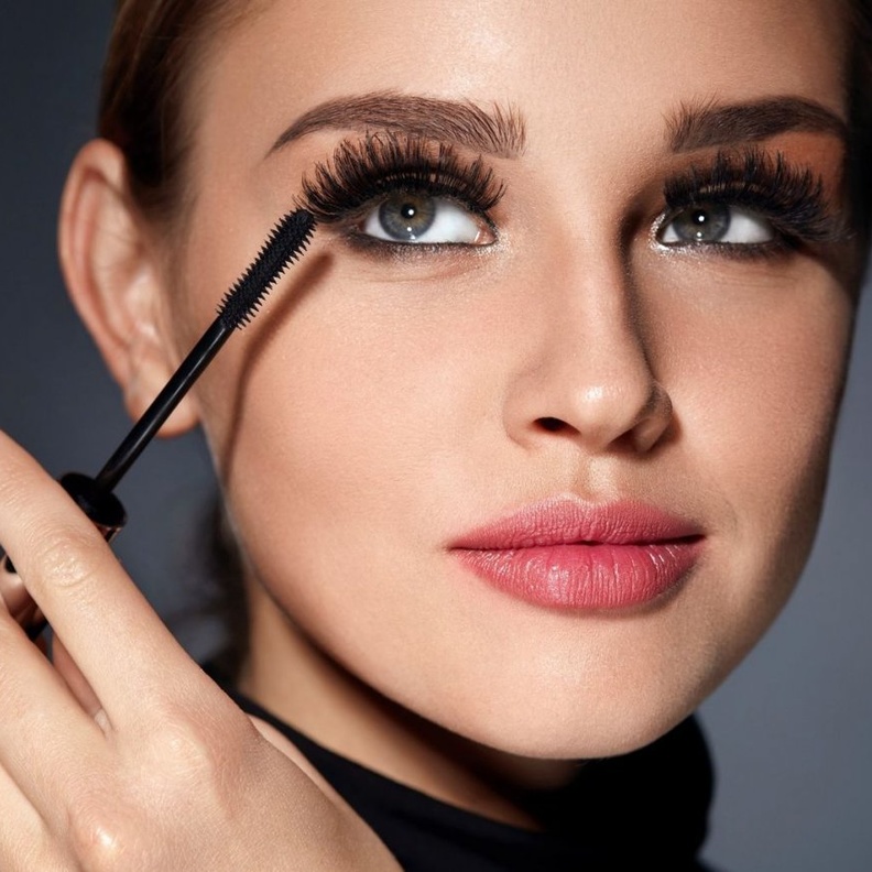 فوائد الفازلين واهم منافعه لتطويل الرموش