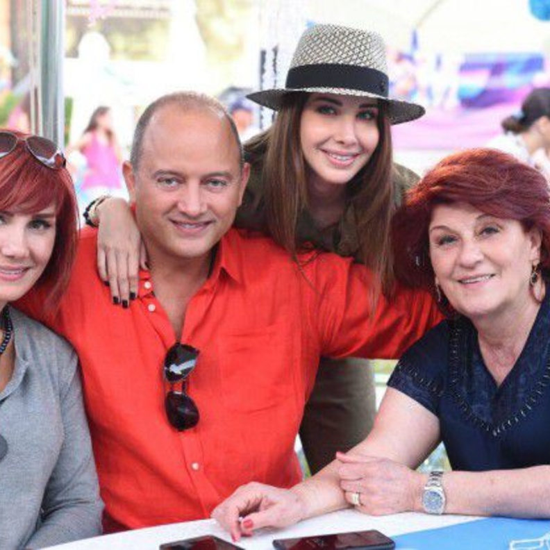 نانسي عجرم وحماتها وزوجها