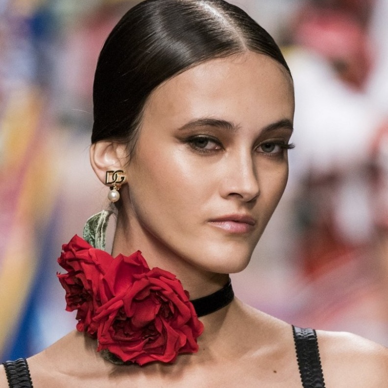 مستحضراتك الأساسية لجمال راقٍ في المناسبات