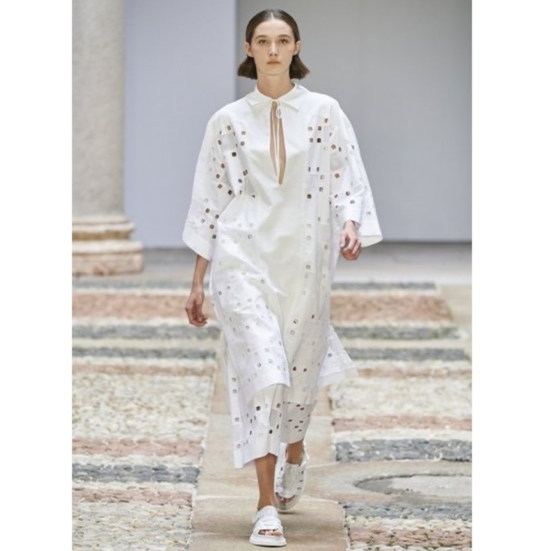 موديلات فساتين فضفاضة  بأسلوب الكلوش من دار Bora Aksu