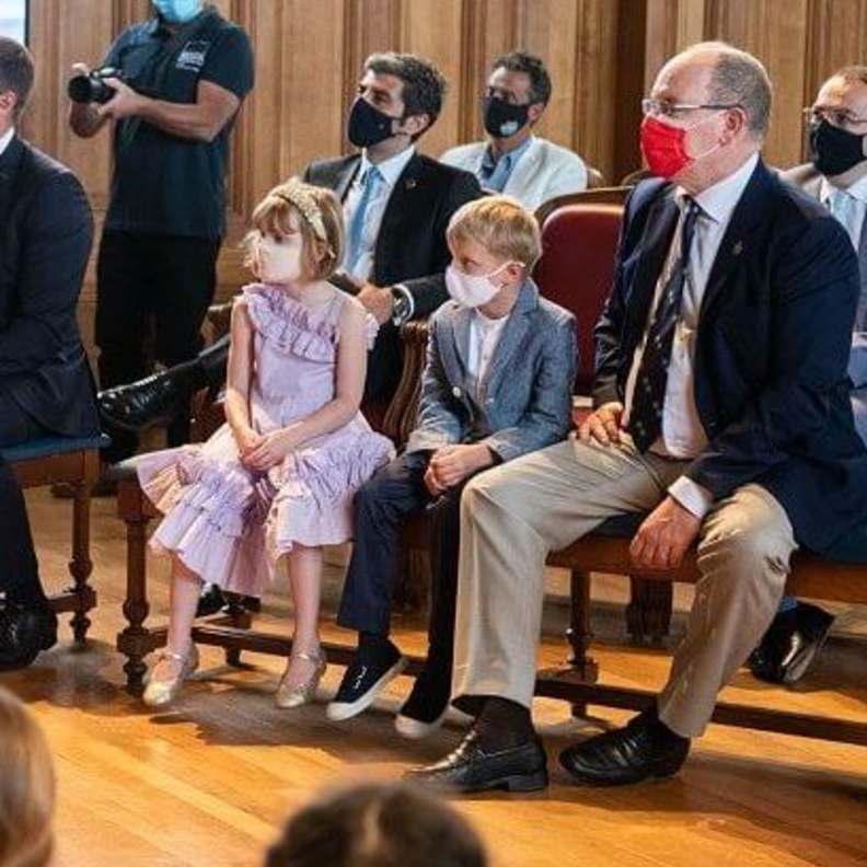 أمير موناكو وطفليه التوأم يطلقون مبادرة "المحيط للجميع"