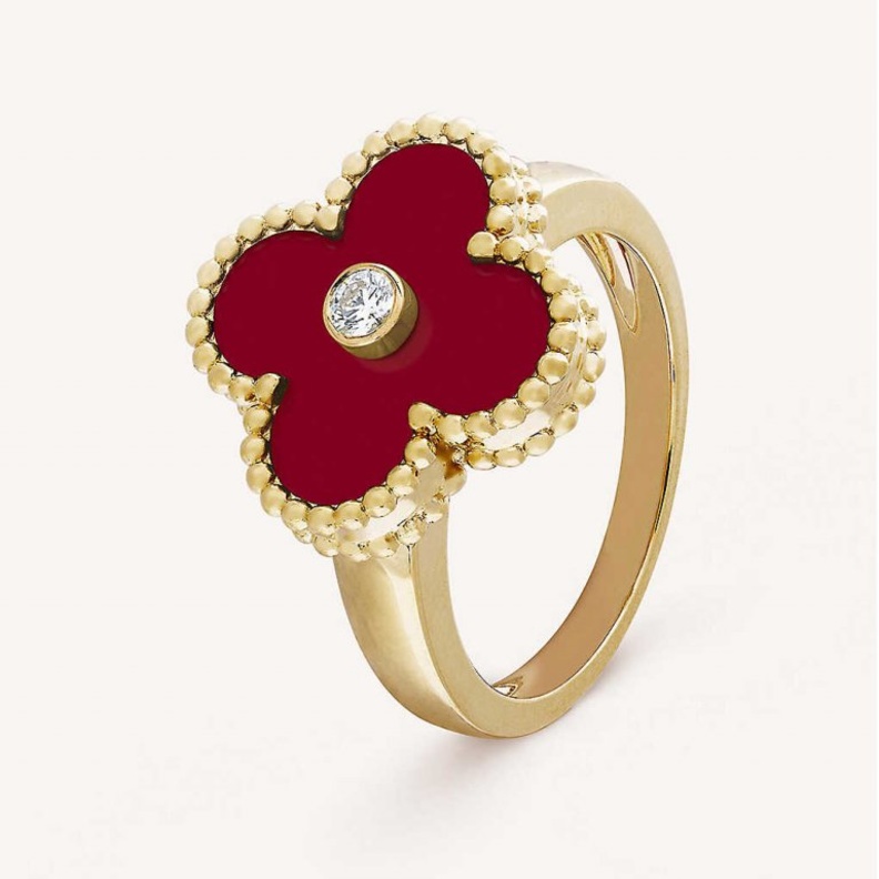  موديلات خواتم زفاف بنفحات الورود من دار Van Cleef & Arpels