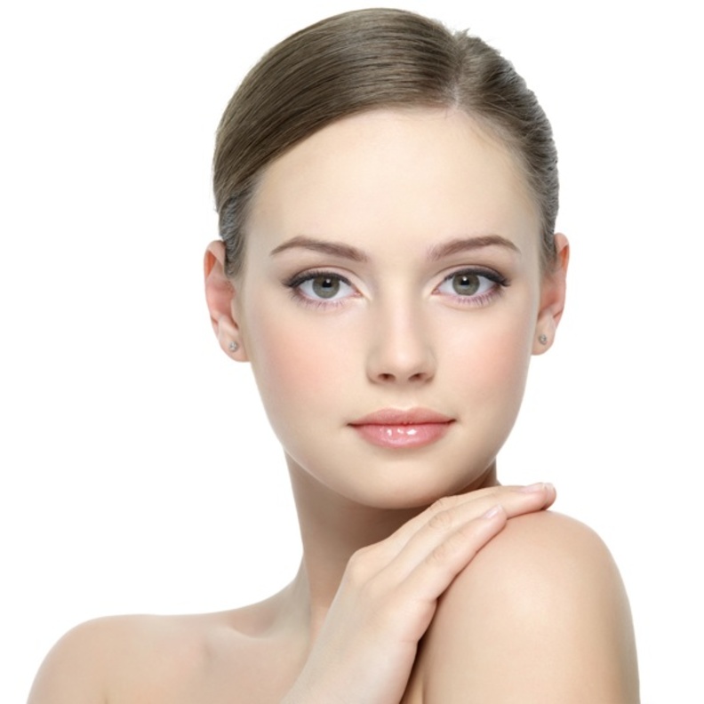  الحليب محسن طبيعي للجمال حيث يحافظ على بشرة متألقة وخالية من العيوب