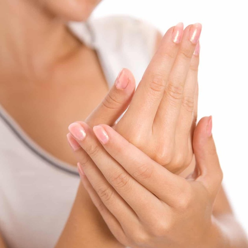 وصفات طبيعية لعلاج جفاف اليدين وتشققها