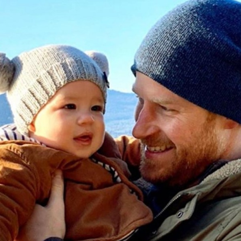 شاهد أحدث الصور التي تجمع بين الأمير هاري وطفله أرشي