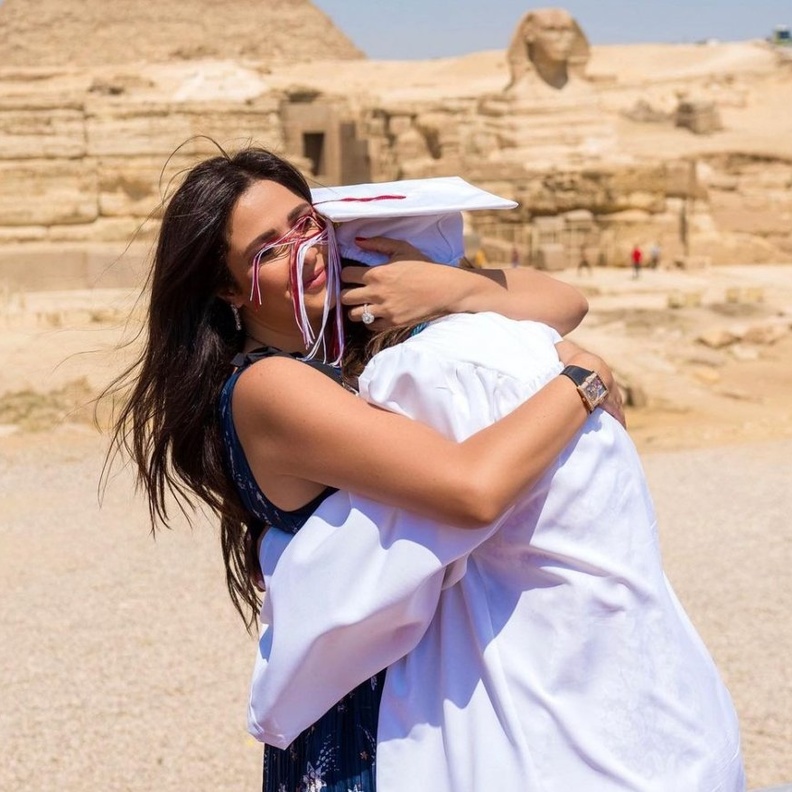 ياسمين عبد العزيز وابنتها