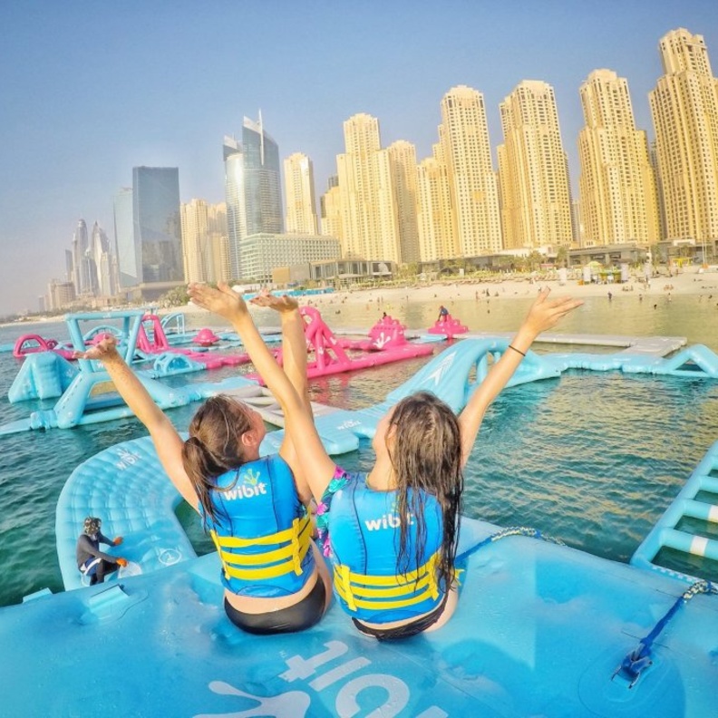متعة عائلية في حديقة أكوافن المائية بواسطة Aqua Fun