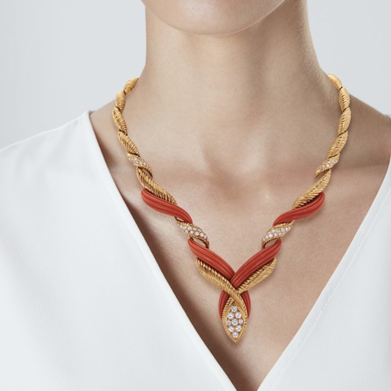  أناقتك في سهرات الصيف بمجوهرات من مزاد كريستيز