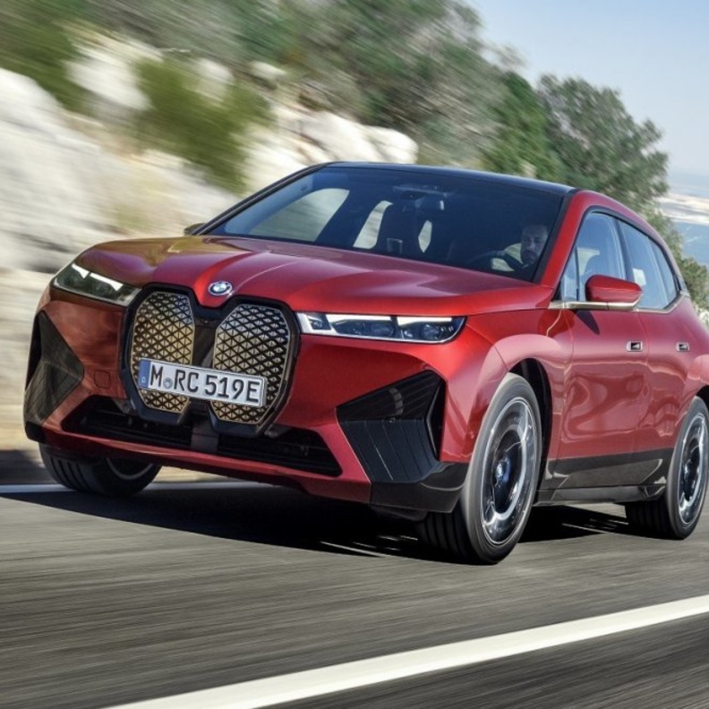 مواصفات سيارات iX من BMW