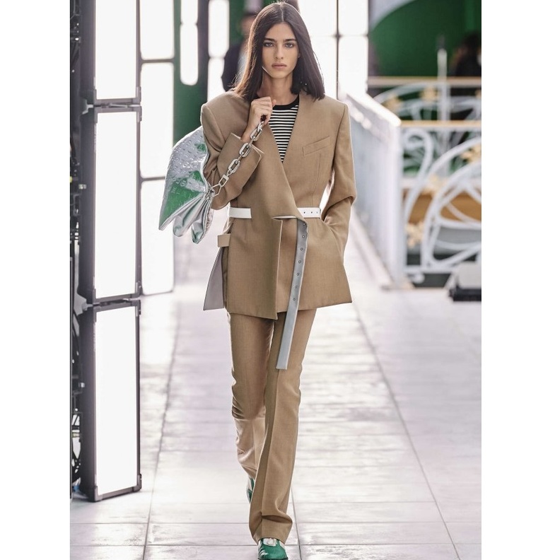 موديلات بلايز طويلة باللون ااخضر القوي من دار Versace