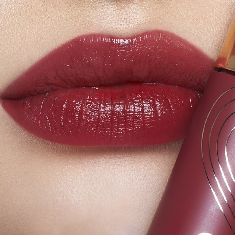 شارلوت تلبوري تقدّم مجموعتها الجديدة! LOOK OF LOVE