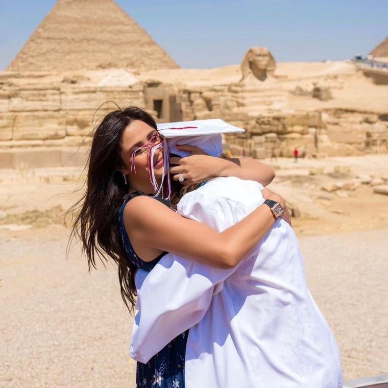 مشاهير يرفضون نشر صور أبنائهم